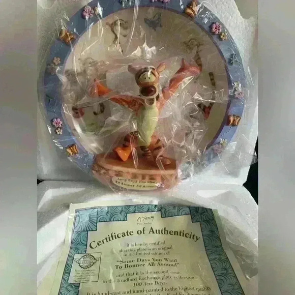 Disney Bradford Exchange Tigger 3-D Plate - Picture 1 of 6